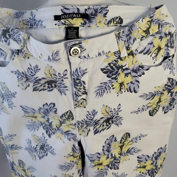 ROZ & ALI Jeans, Straight leg, Floral- Blue/ Yellow on White, Size 12 - Picture 2 of 6